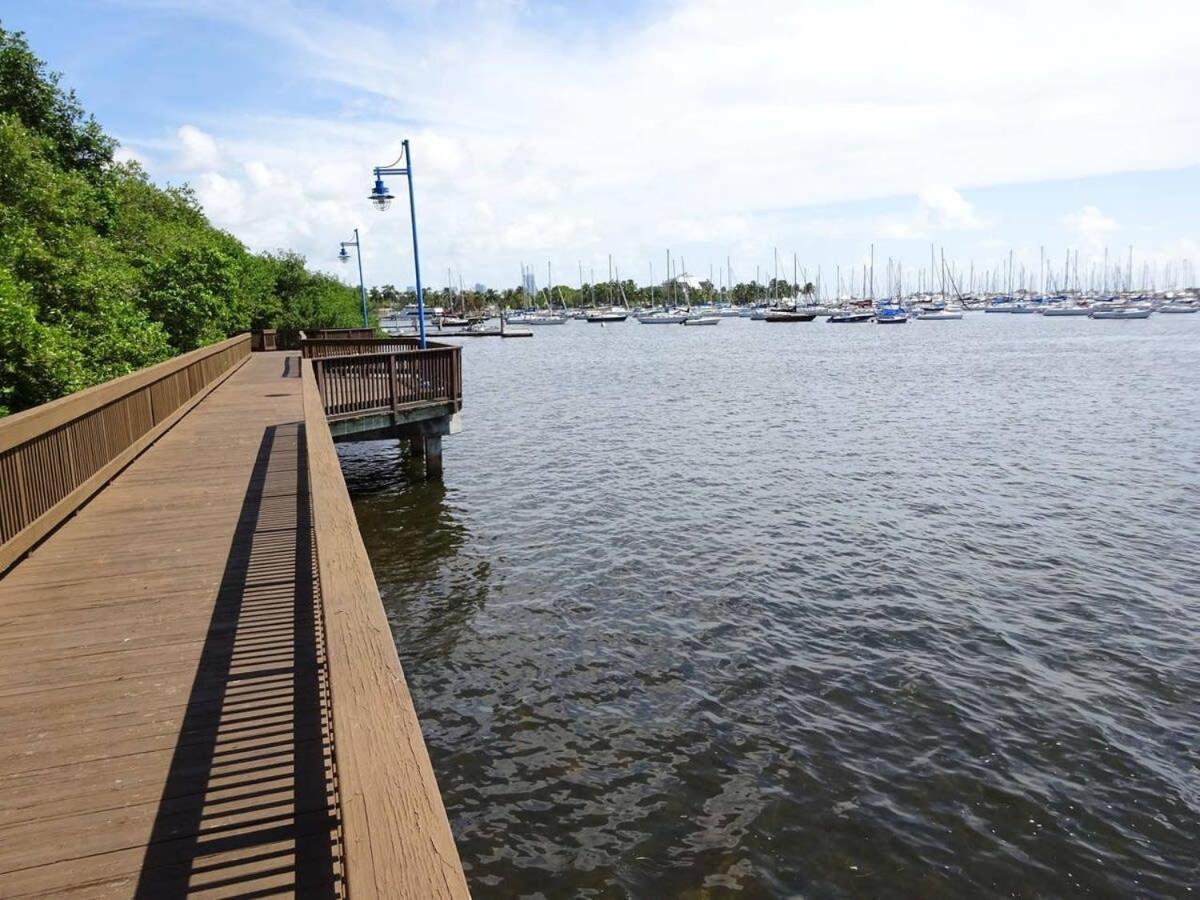 City View Balcony Steps From Restaurants, Peacock Park & Marina Miami Buitenkant foto